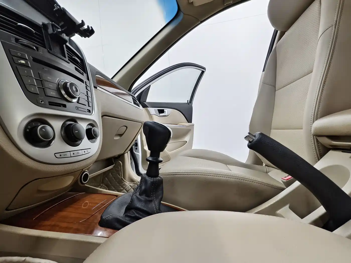 Buick Excelle 2013 1.5L Manual Exclusive фото 12