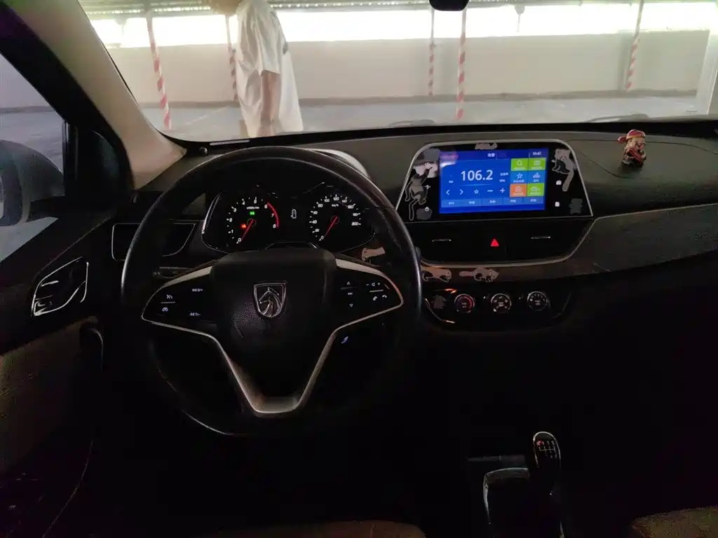 Baojun 310W 2019 2017 1.5L Manual Fashion Edition (China V)