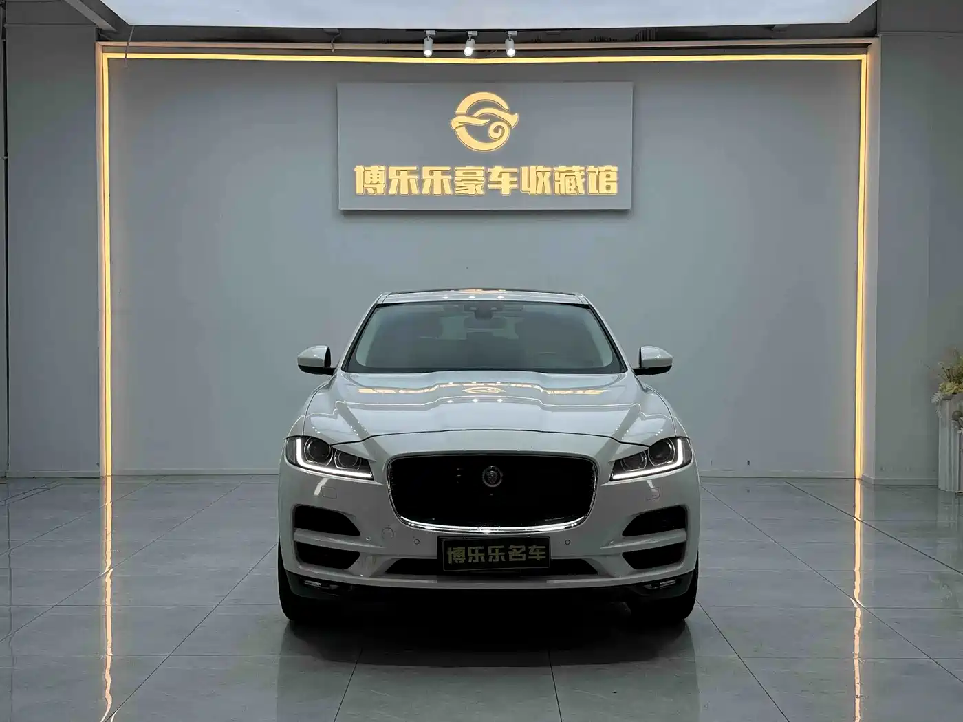Jaguar F-PACE 2018 2018 2.0T 4WD Urban Premium Edition