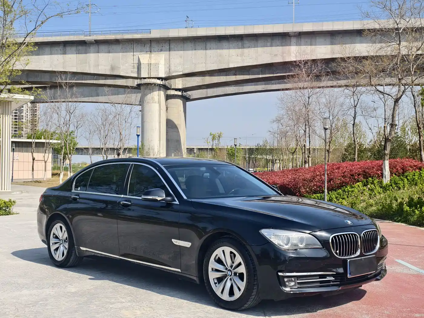 BMW 7 Series 2013 Model 730Li Leading фото 3