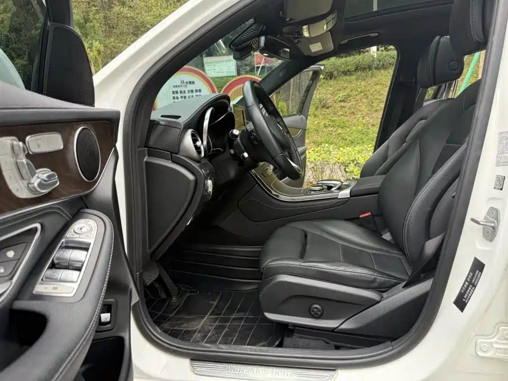 Mercedes-Benz GLC 2017 GLC 300 4MATIC Dynamic фото 2
