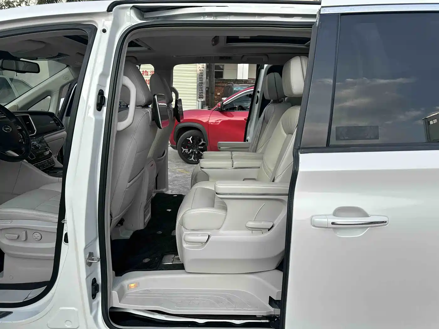GAC Trumpchi Trumpchi M8 2018 320T Flagship Edition фото 8