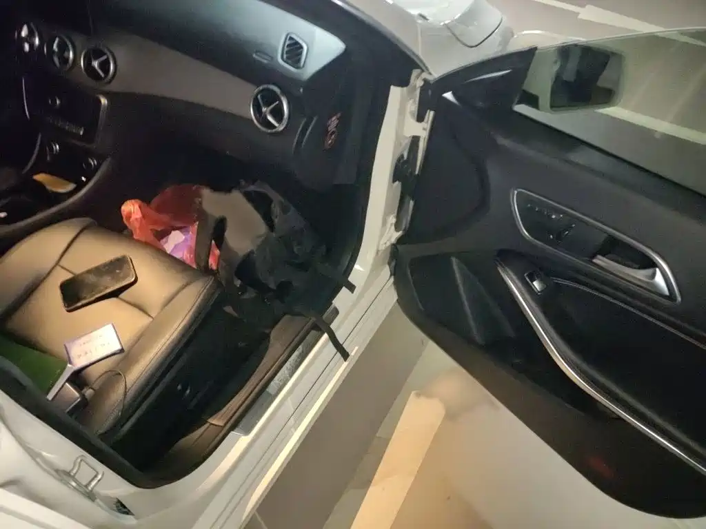 Photo 18 - Mercedes-Benz CLA (Import)