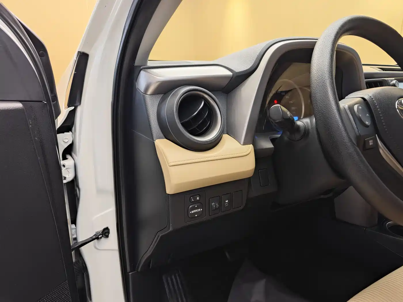 Toyota RAV4 Rongfang 2016 2.0L CVT 2WD Urban (China V) фото 11