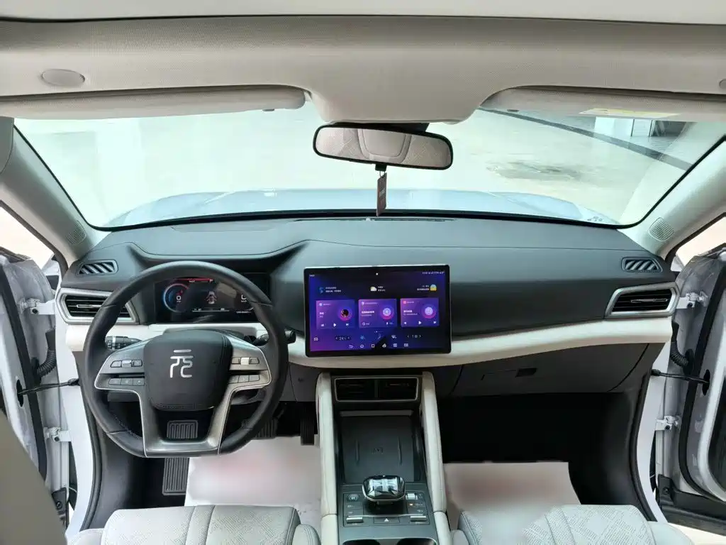 صورة 21 - BYD Yuan UP