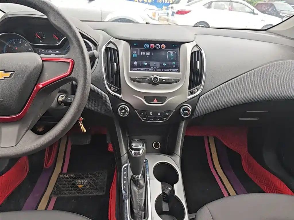 Chevrolet Cruze 2018 320 Automatic Pioneer Sunroof Edition фото 12
