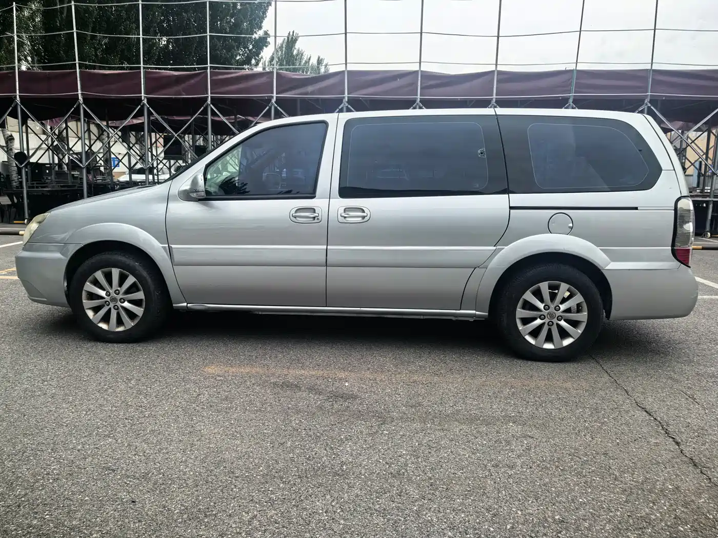 Buick GL8 2011 2.4L LT Executive Edition фото 7