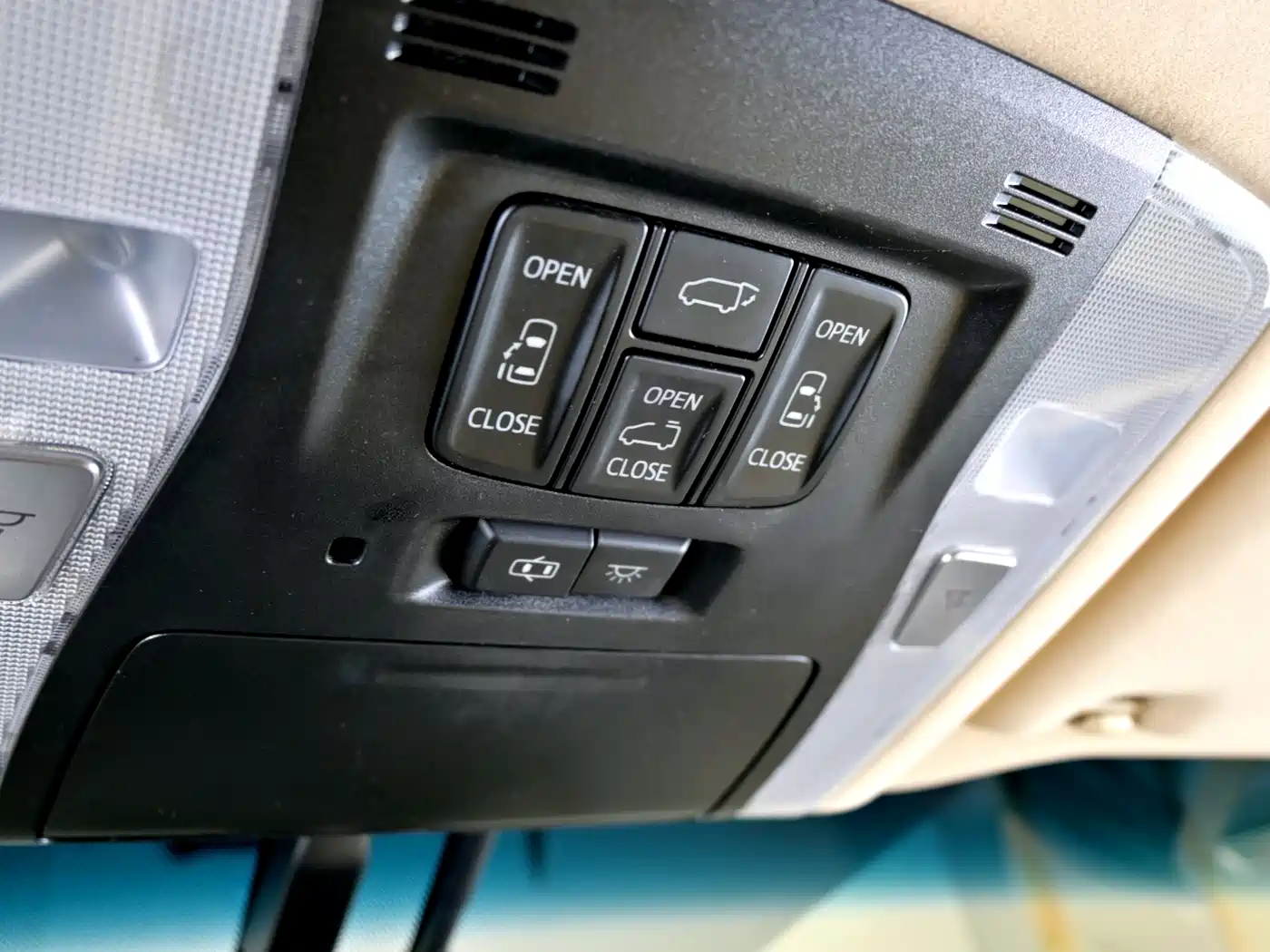 Toyota Alphard 2015 3.5L Premium Edition фото 24