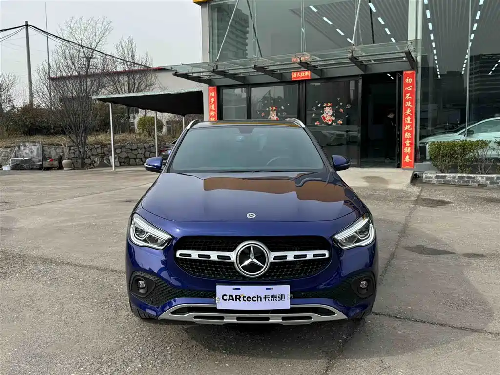 MERCEDES-BENZ GLA