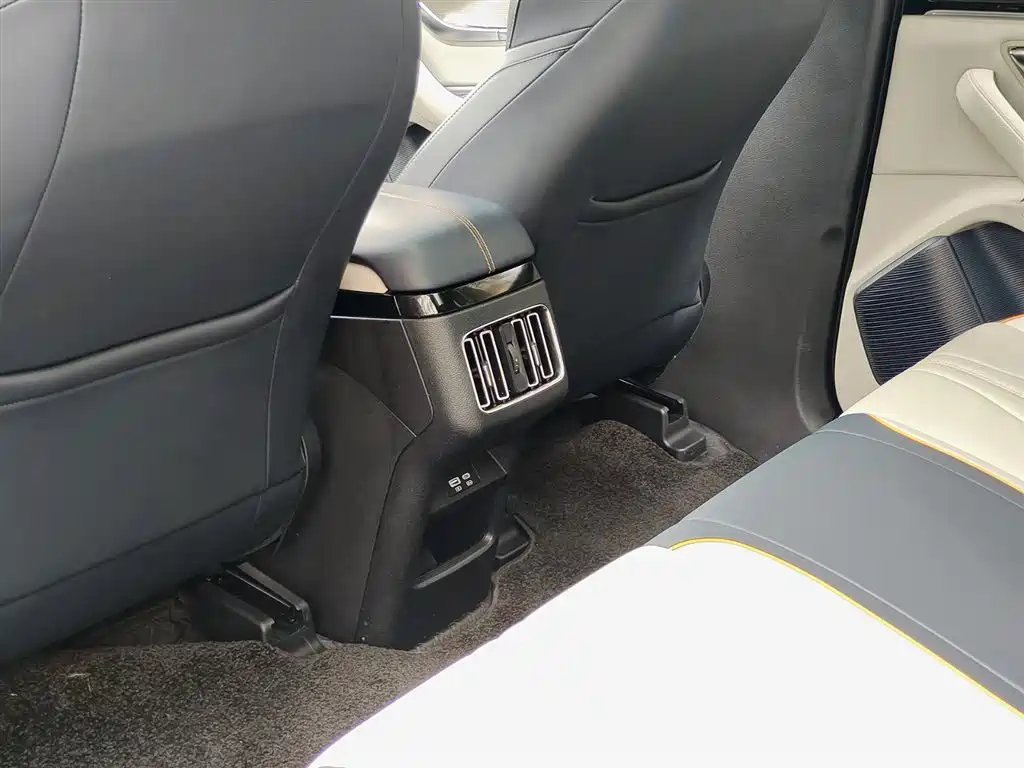BYD Song PLUS PHEV 2024 Glory Edition DM-i 110km Flagship фото 9