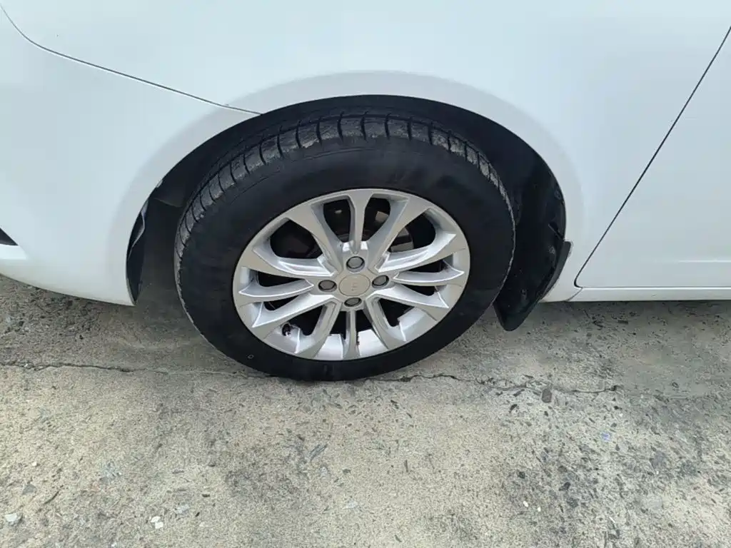 Фото 23 - Geely Vision