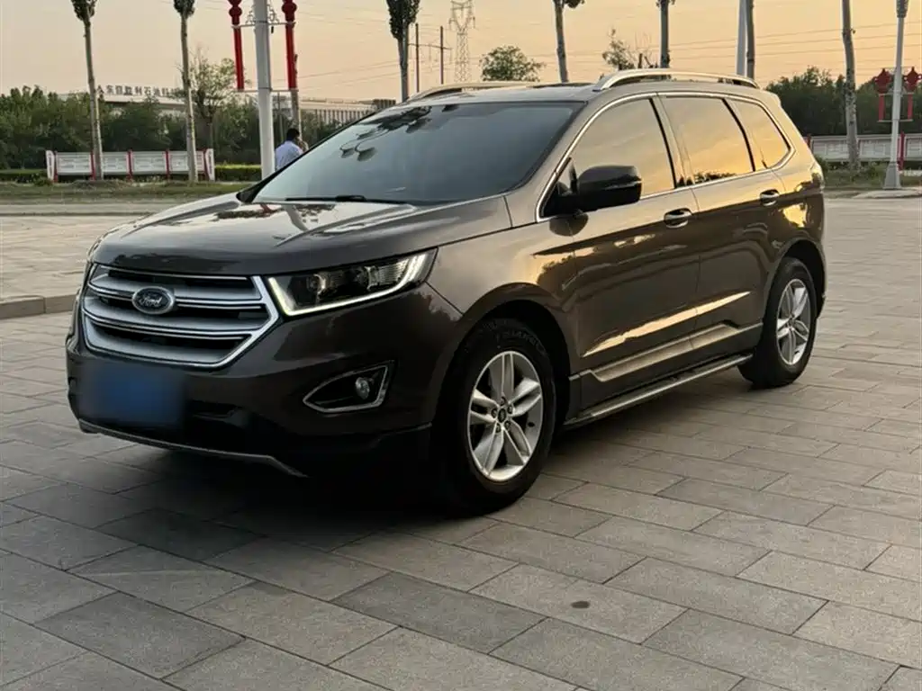 Photo 8 - Ford Edge