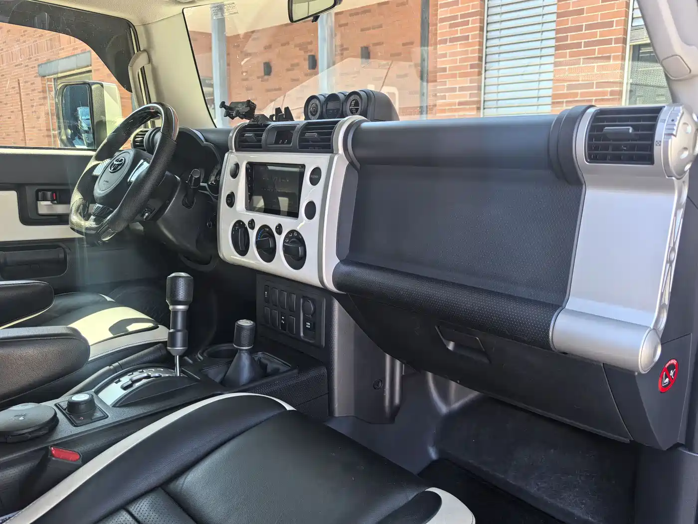 Toyota FJ Cruiser 2013 4.0L фото 18