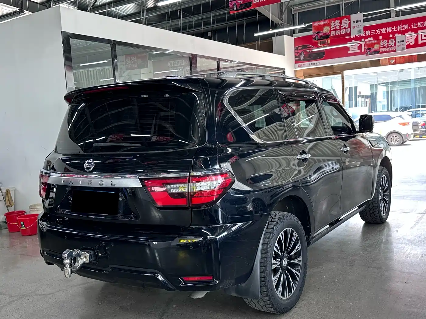 Nissan Patrol 2018 4.0L Leadership фото 9