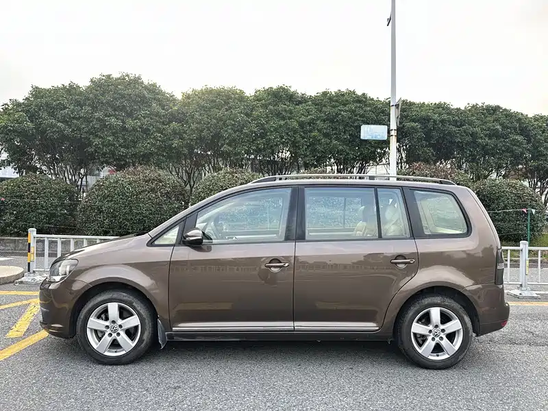 Volkswagen Touran 2011 1.4T DSG Intelligent Elite 5-seater фото 3