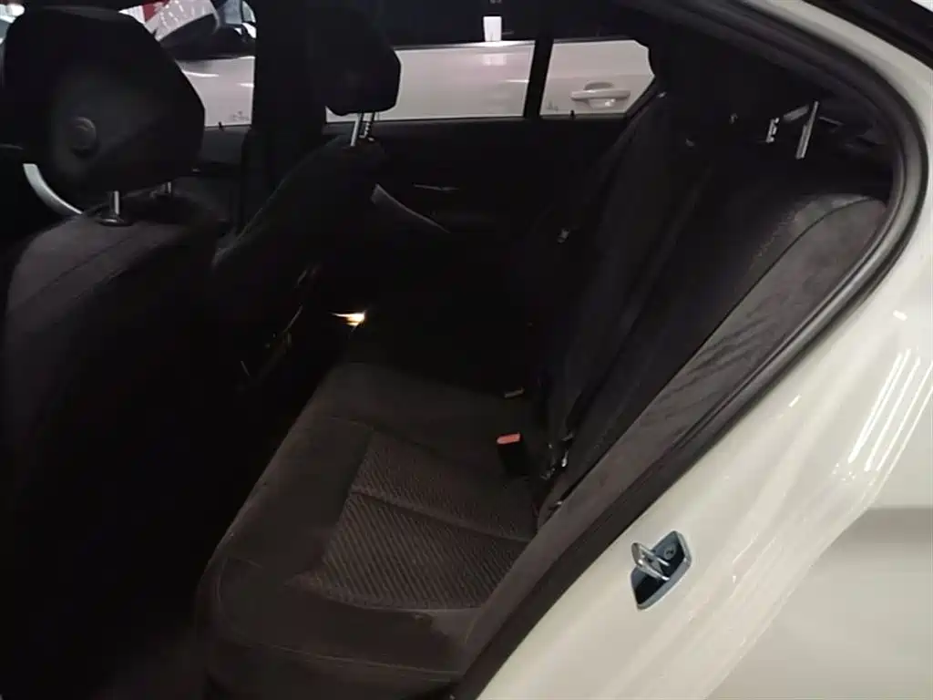 BMW 3 Series 2017 320i M Sport фото 17