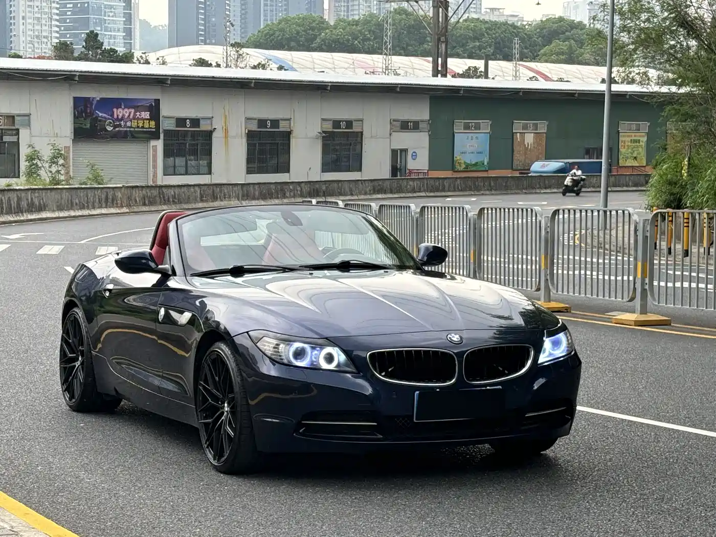 BMW Z4 2013 sDrive20i Leading фото 23