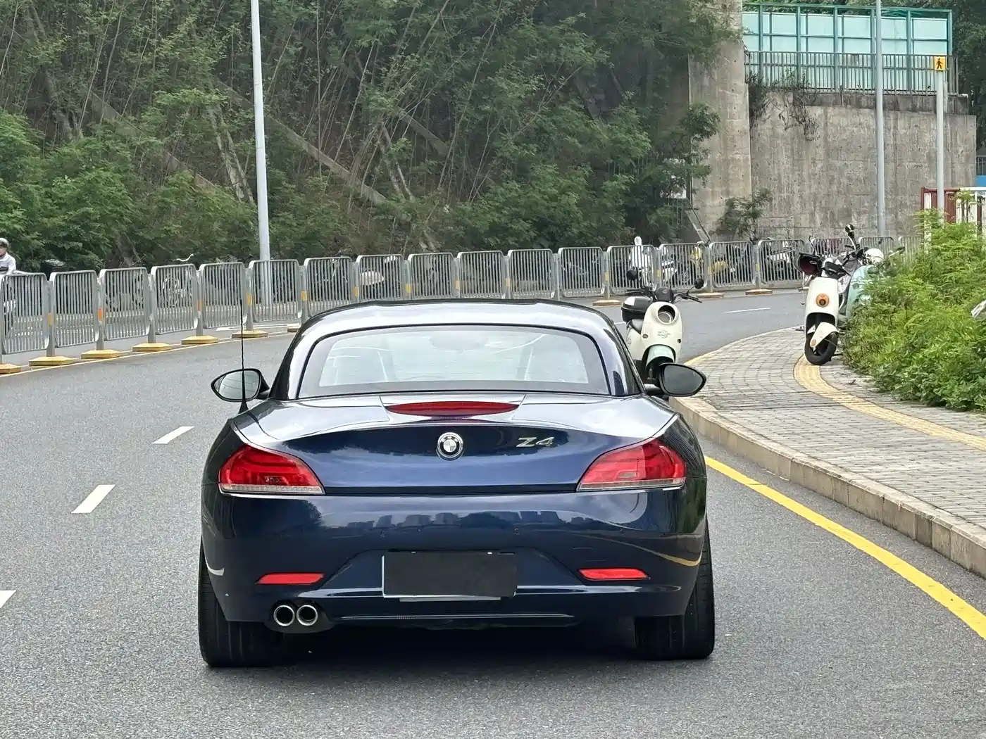 BMW Z4 2013 sDrive20i Leading фото 29