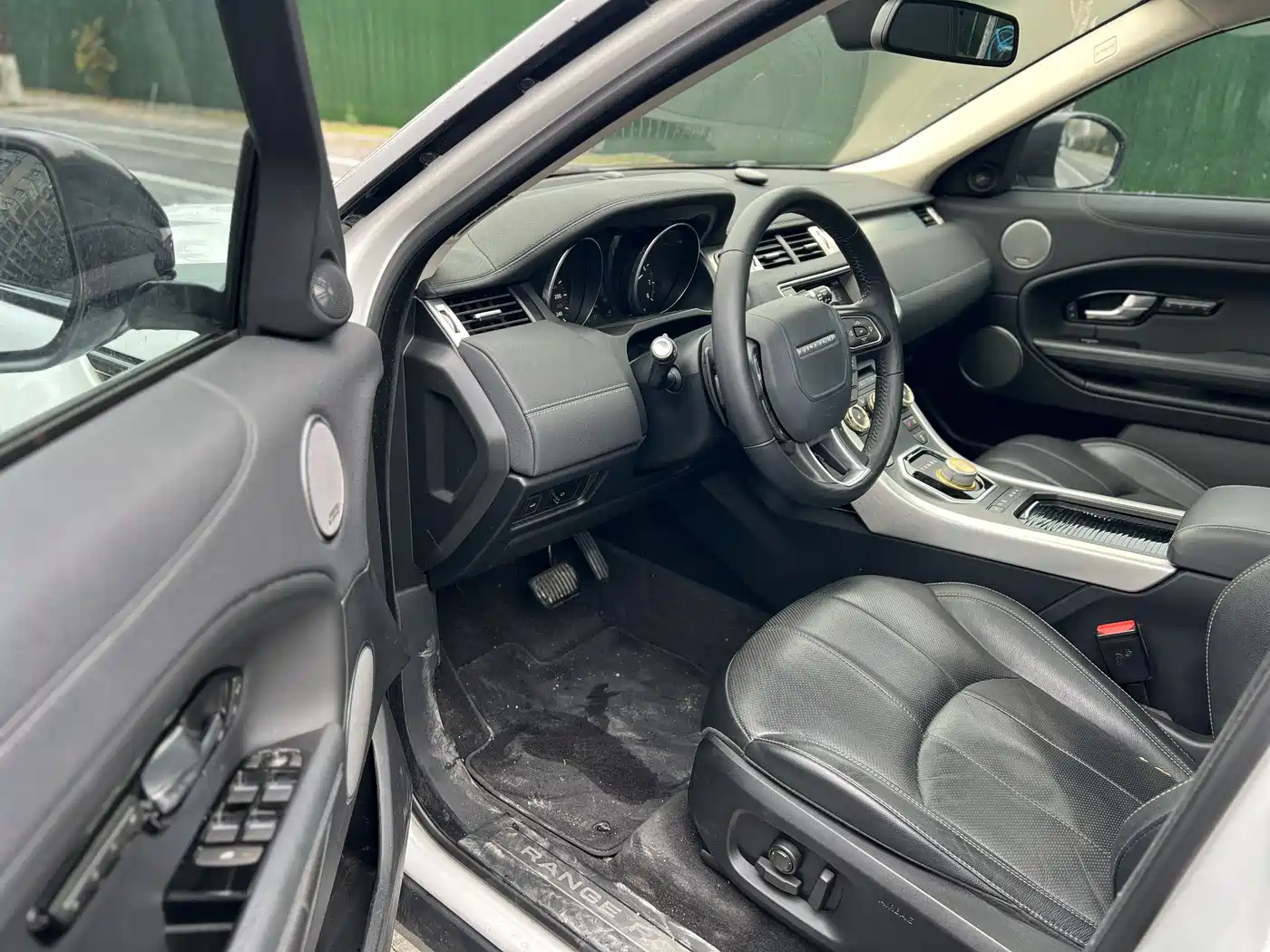 Land Rover Range Rover Evoque 2017 2.0T SE PLUS Smart Enjoy Edition фото 5