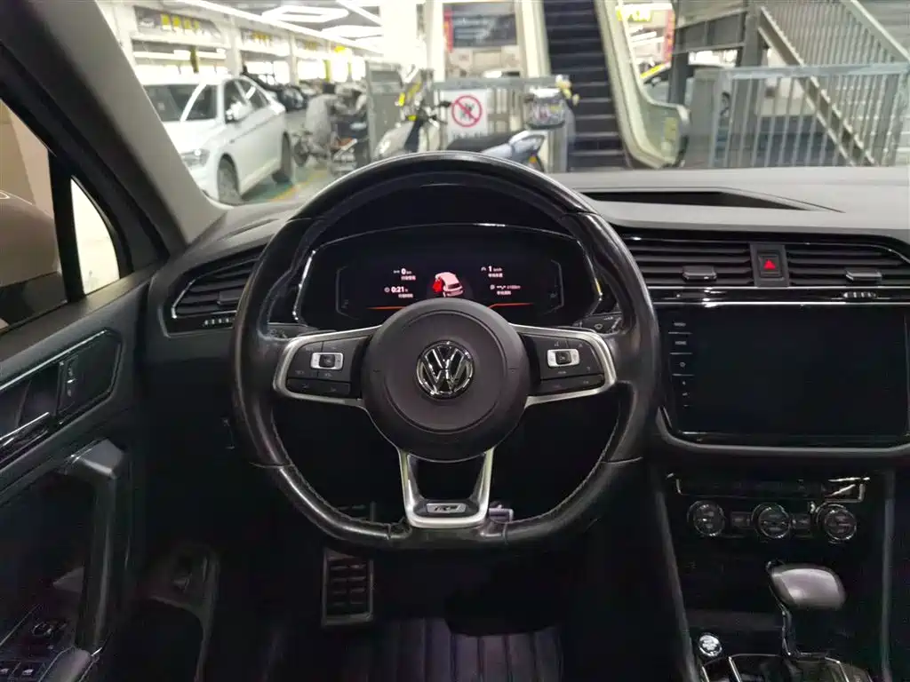 Volkswagen Tiguan L 2019 Facelift 330TSI Auto 2WD R-Line Flagship China VI фото 7