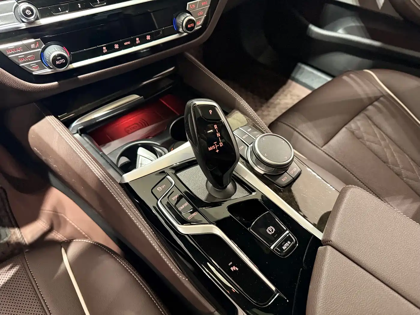 BMW 5 Series 2022 Model Second Facelift 525Li M Sport Package фото 14