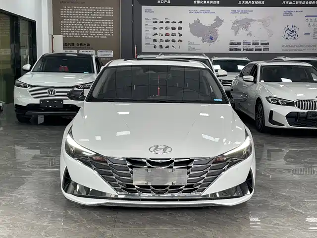 Hyundai Elantra 2022 1.5L CVT LUX Premium Edition — фото 2