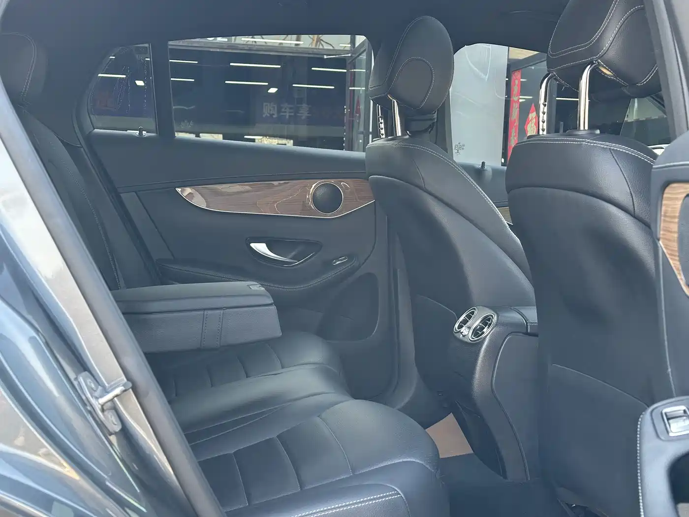 Mercedes-Benz GLC Coupe 2018 GLC 260 4MATIC Coupe SUV фото 24