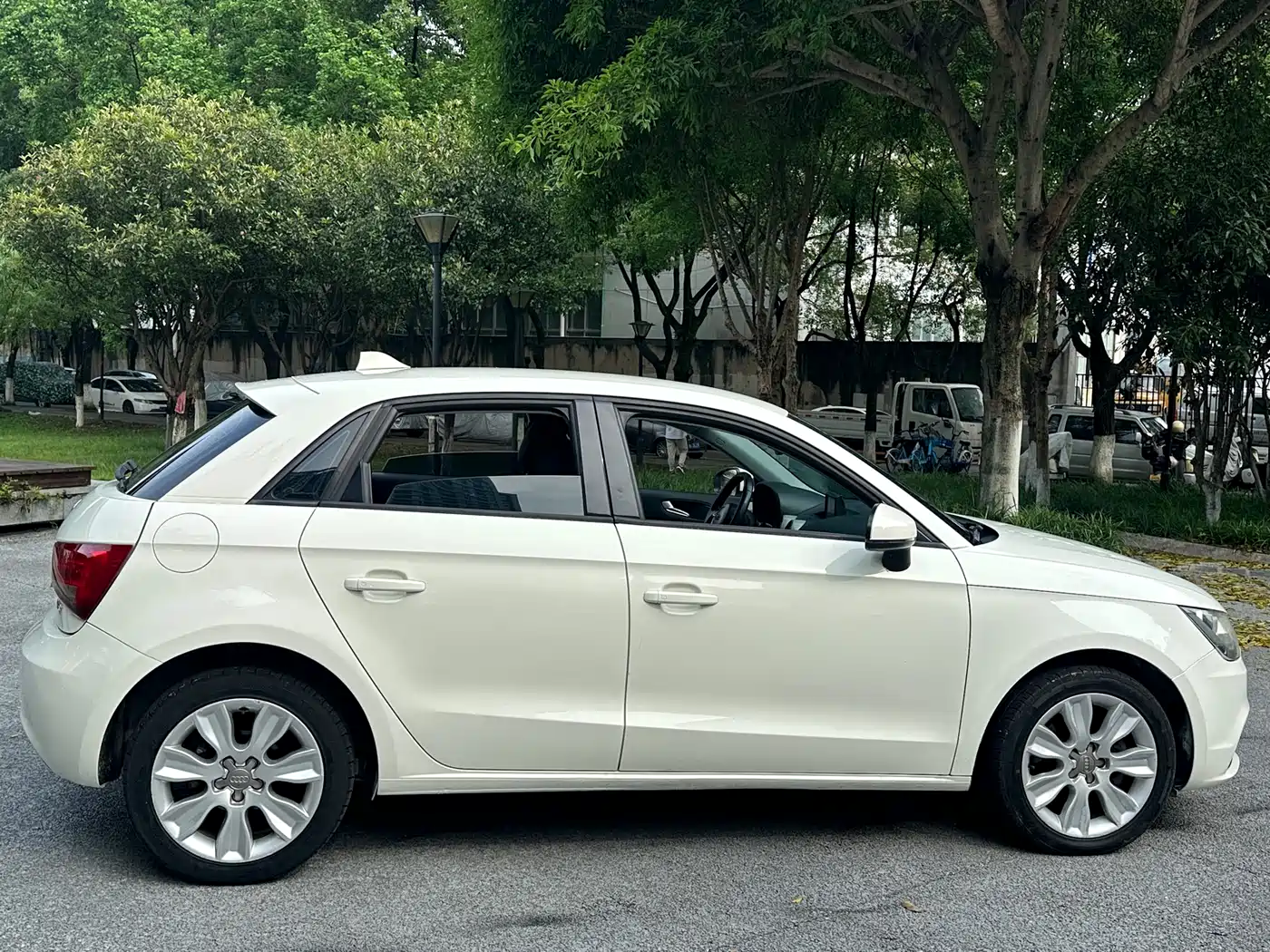 Audi A1 2013 Model 30 TFSI Sportback Urban фото 4