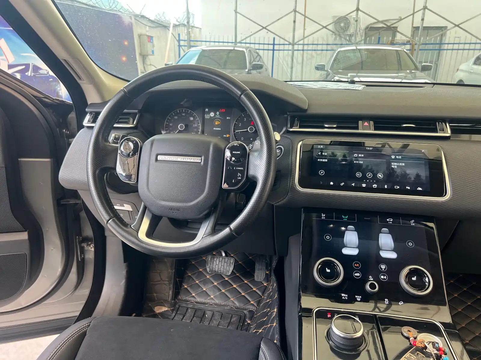 Фото 22 - Land Rover Range Rover Velar