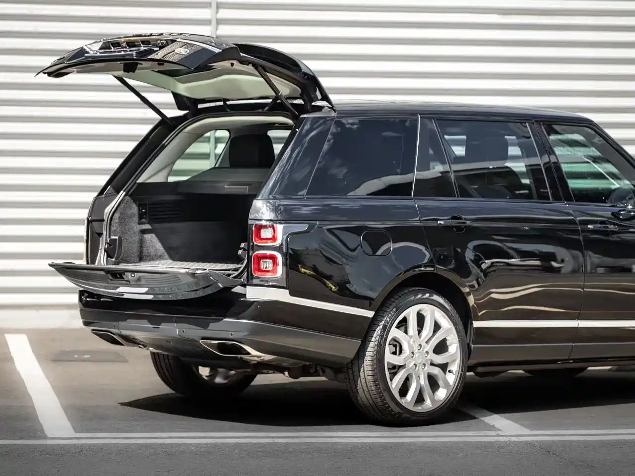 Land Rover Range Rover 2022 3.0 L6 400PS Heritage Extended Classic Edition фото 6