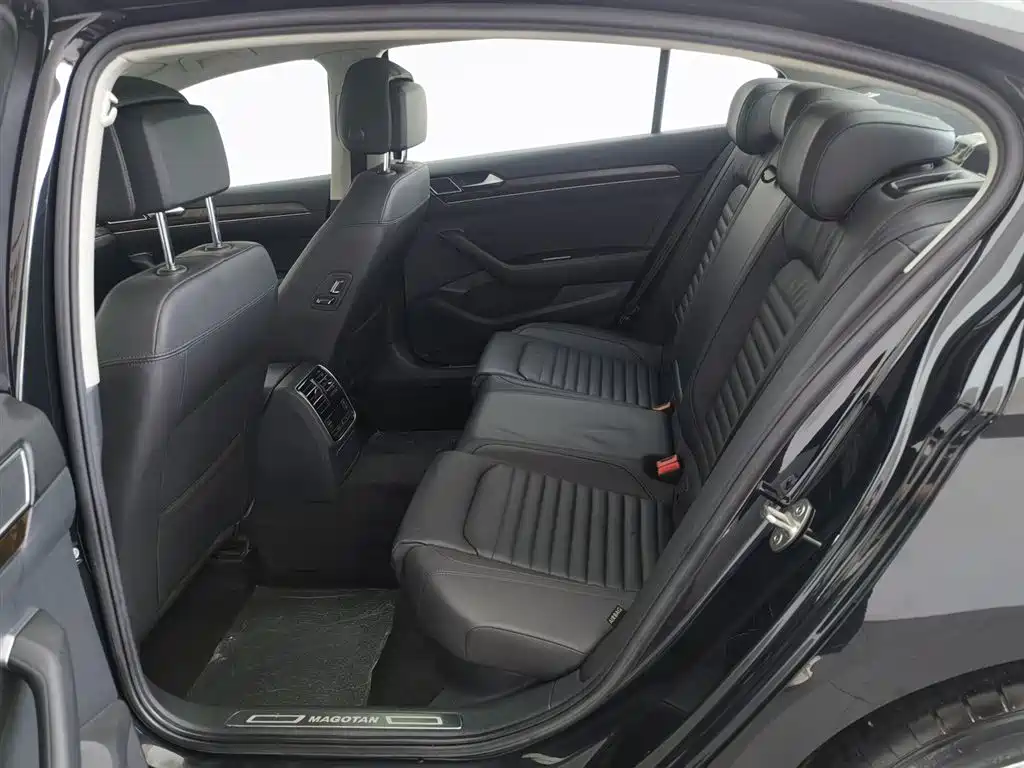 Volkswagen Magotan 2018 Facelift 330TSI DSG Luxury фото 15