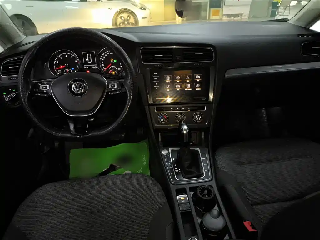 Volkswagen Golf 2020 Beloved Edition 280TSI DSG Comfort фото 6