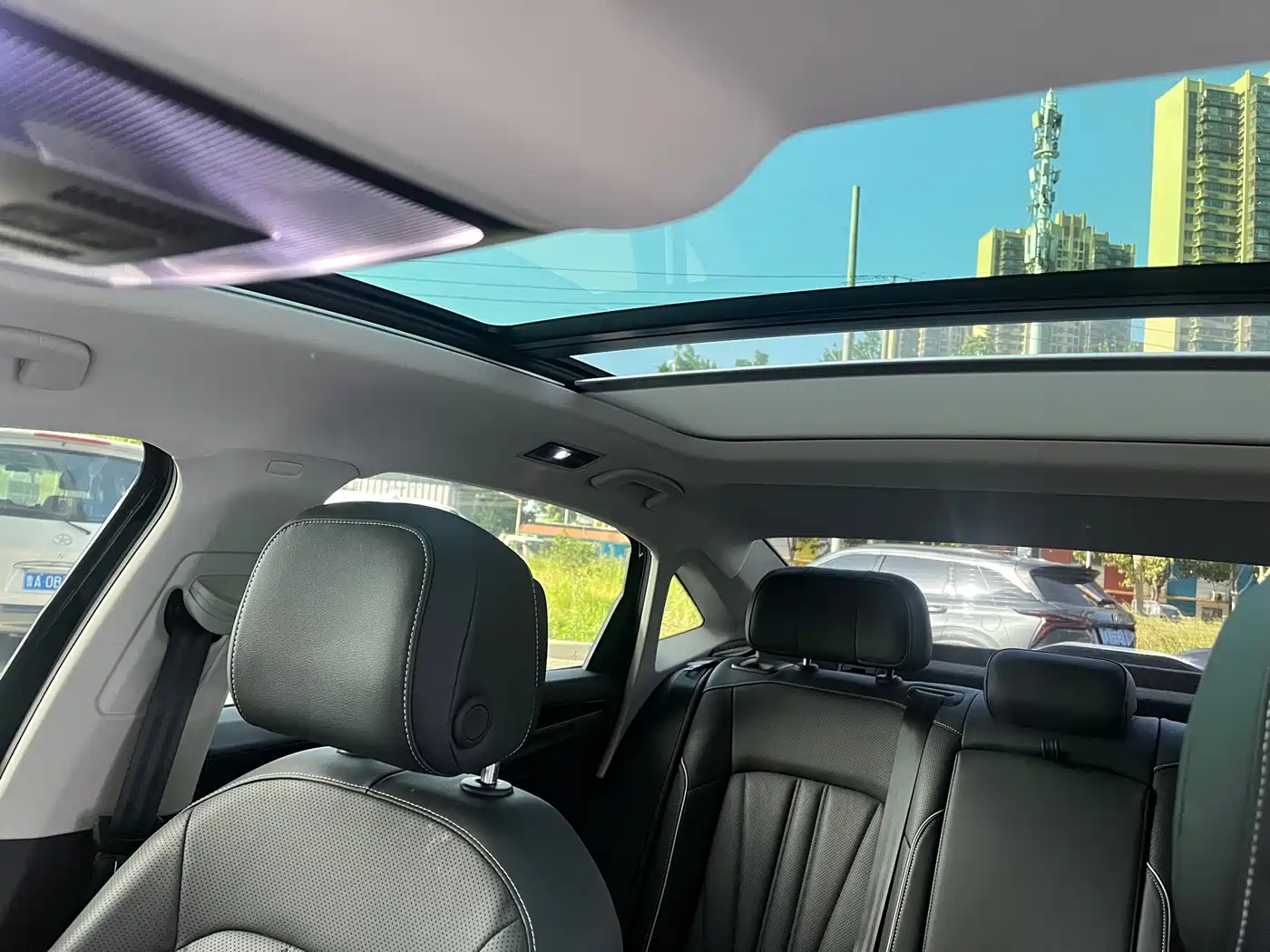 Volkswagen Passat 2024 380TSI Elite Edition фото 11