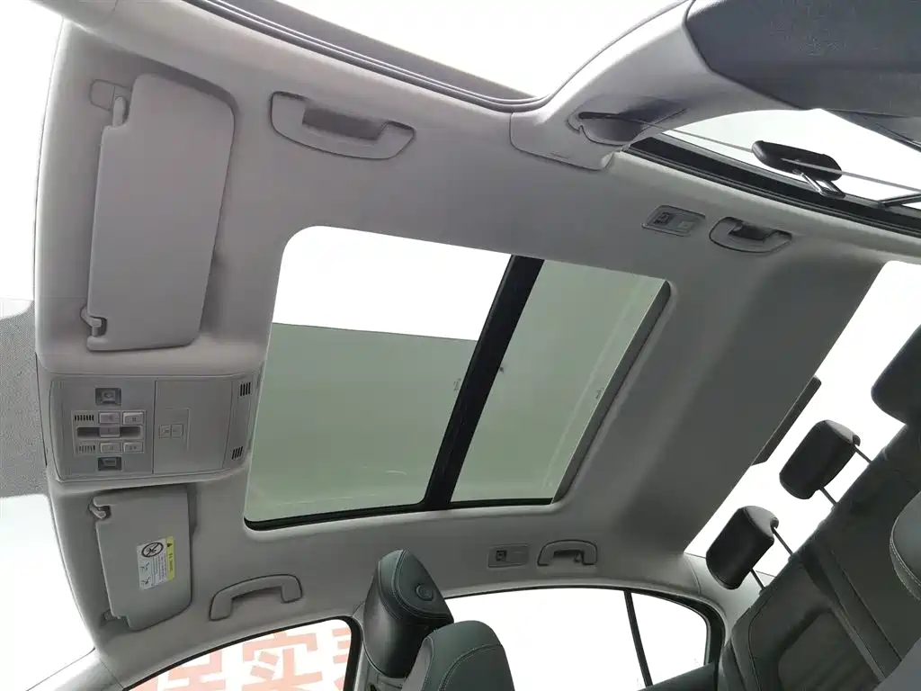Volkswagen Magotan 2023 2 Million Units Commemorative Edition 280TSI DSG Comfort фото 14