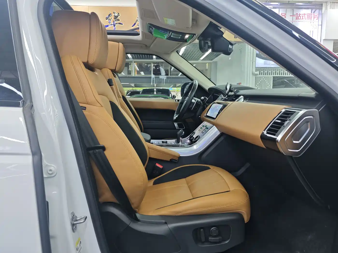 Land Rover Range Rover Sport 2022 3.0 L6 Gloss Black Edition фото 7