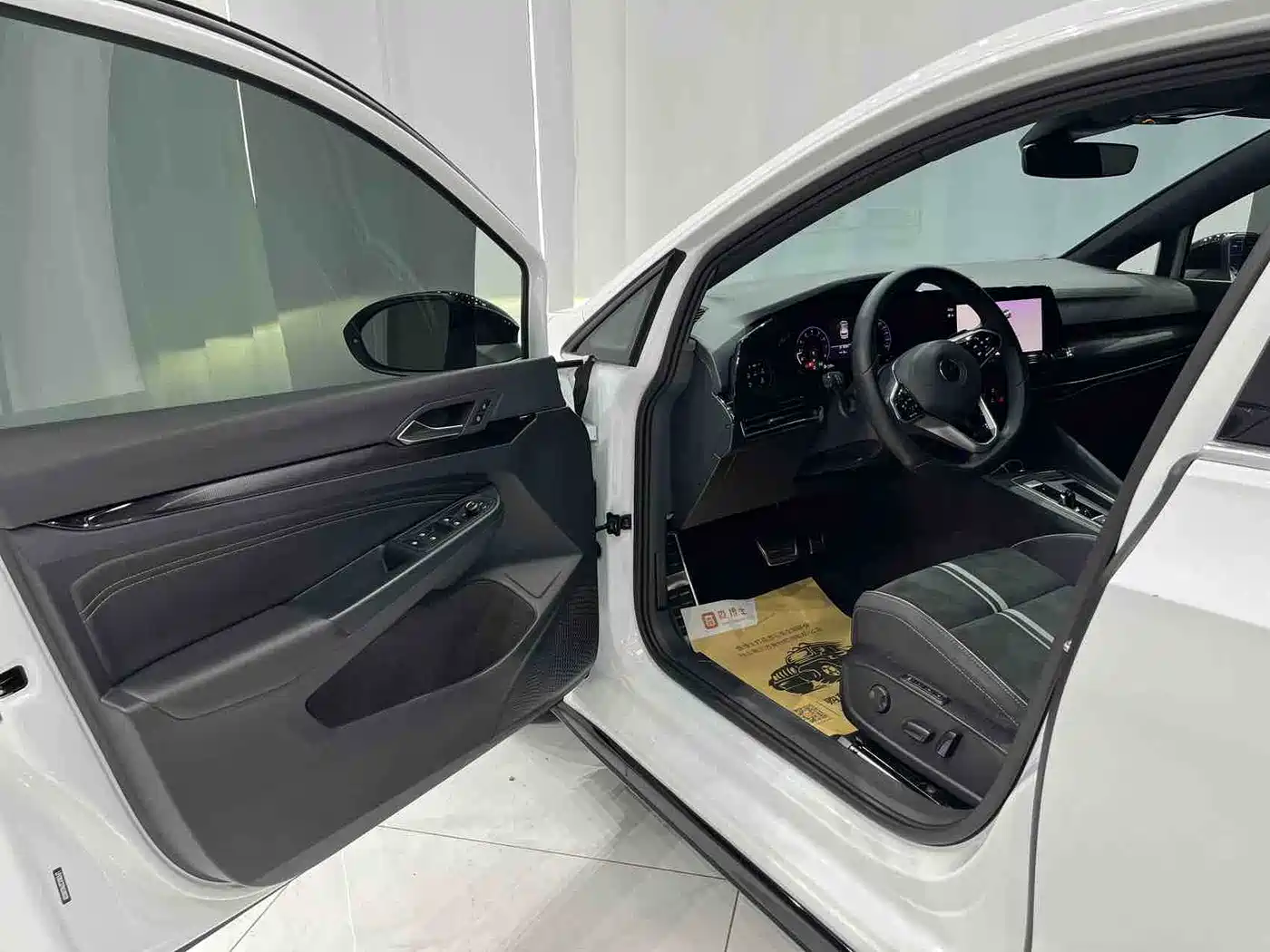 Volkswagen Golf 2021 280TSI DSG R-Line фото 17