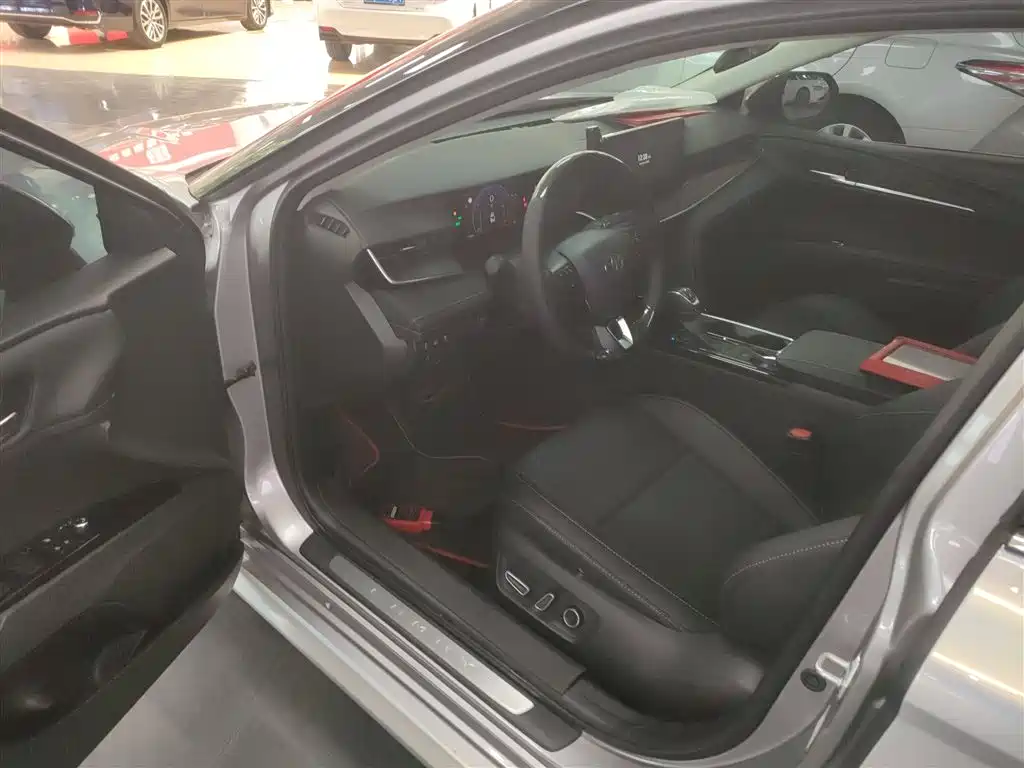 Toyota Camry 2024 Hybrid 2.0HGVP Luxury Edition фото 16