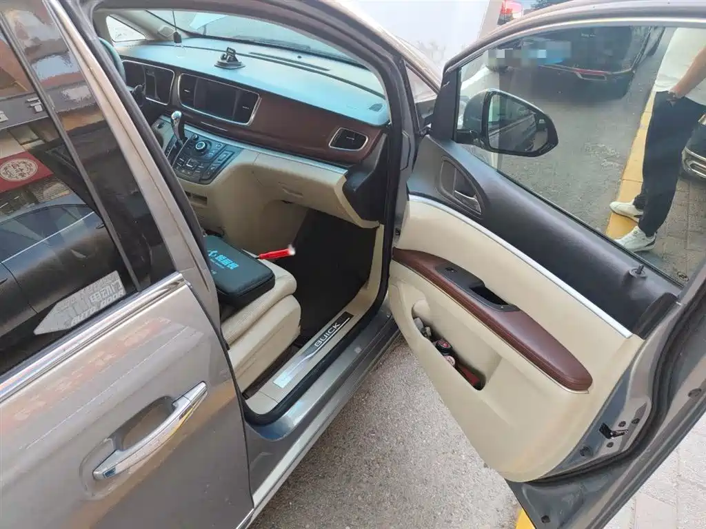 Buick GL8 2018 28T Premium Model China VI фото 21
