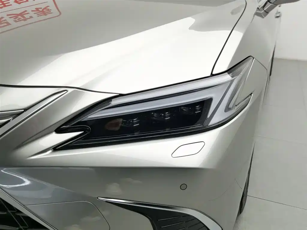 Lexus ES 2025 200 Ultimate Edition фото 7