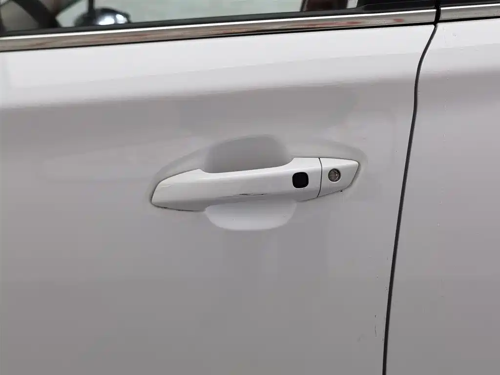 BYD Yuan New Energy 2019 EV360 Smart Connect Premium Edition фото 18