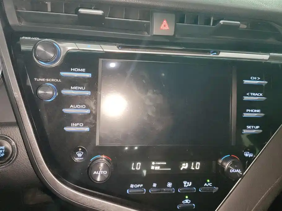 Toyota Camry 2018 2.5G Luxury Edition фото 13
