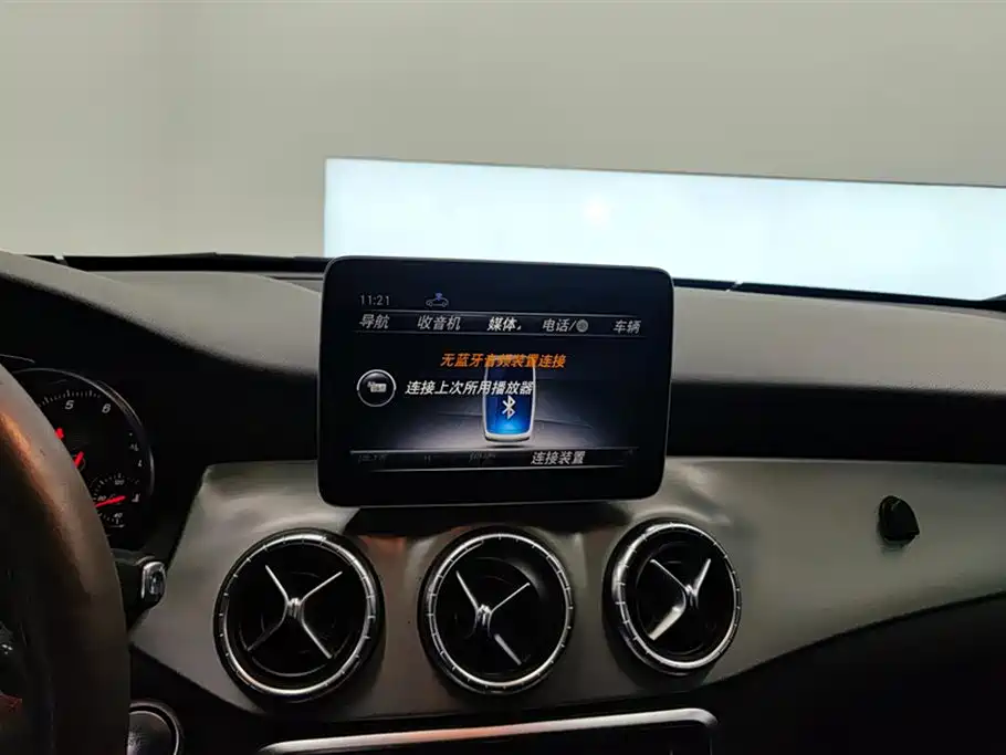 Mercedes-Benz CLA (Import) 2016 Facelift CLA 220 4MATIC фото 13