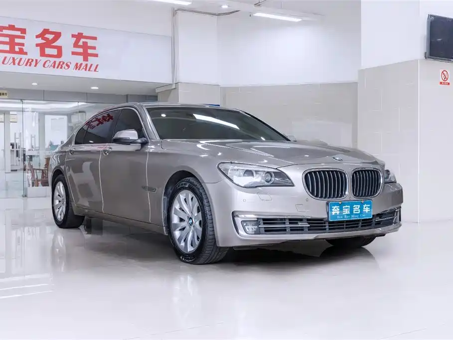 BMW 7 Series 2013 Model 740Li Luxury фото 3