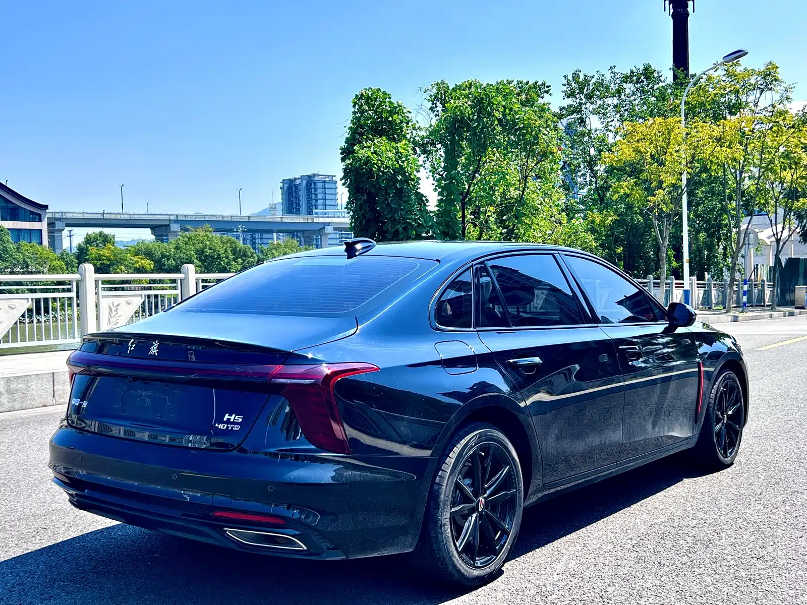 Photo 7 - Hongqi H5