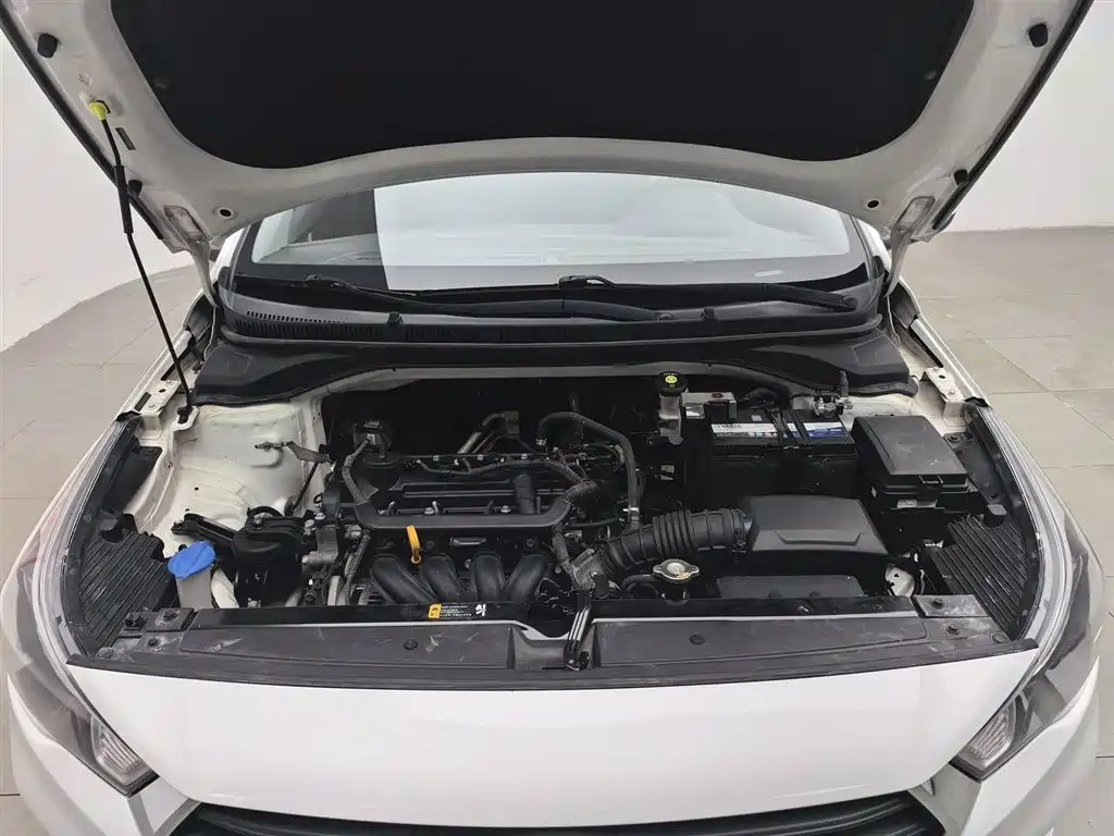 Hyundai Verna 2016 1.4L Manual Cool Edition GLS фото 6