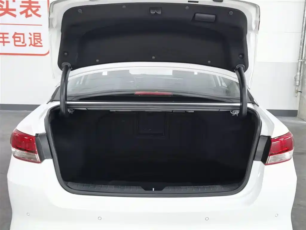 Kia K5 2016 2.0L Automatic LUX фото 16