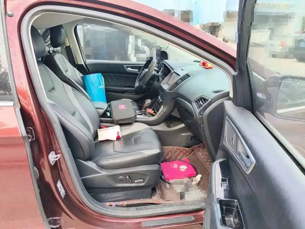 Photo 10 - Ford Edge