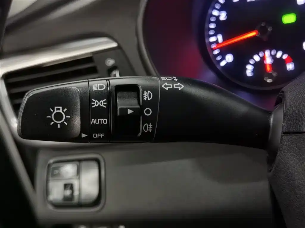 Kia K5 2016 2.0L Automatic LUX фото 21