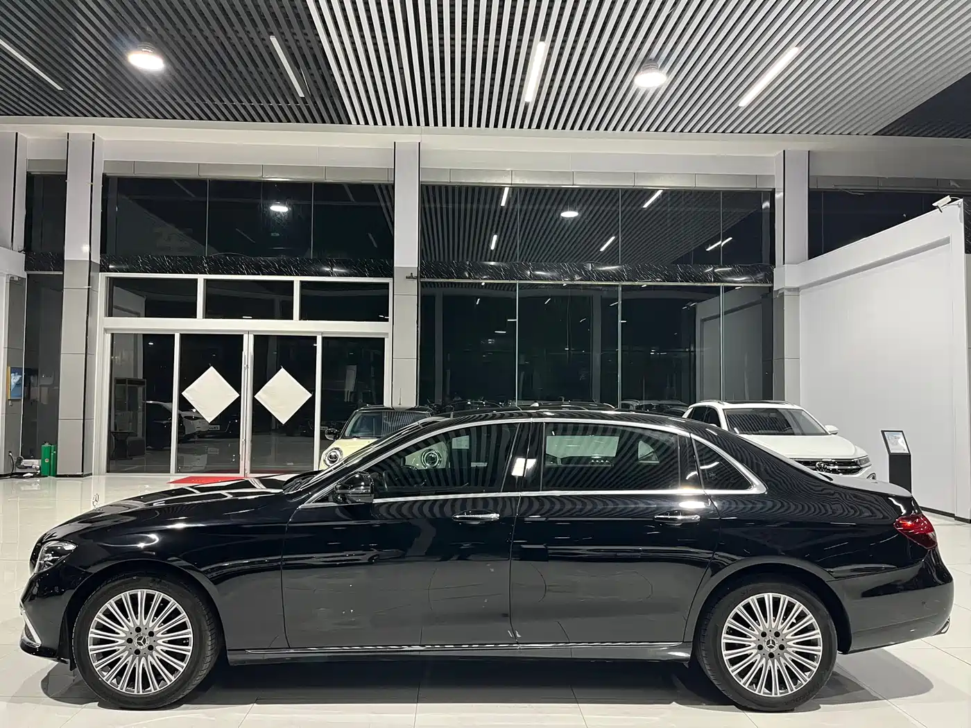 Mercedes-Benz E-Class 2022 Second Facelift E 300 L Fashion фото 3