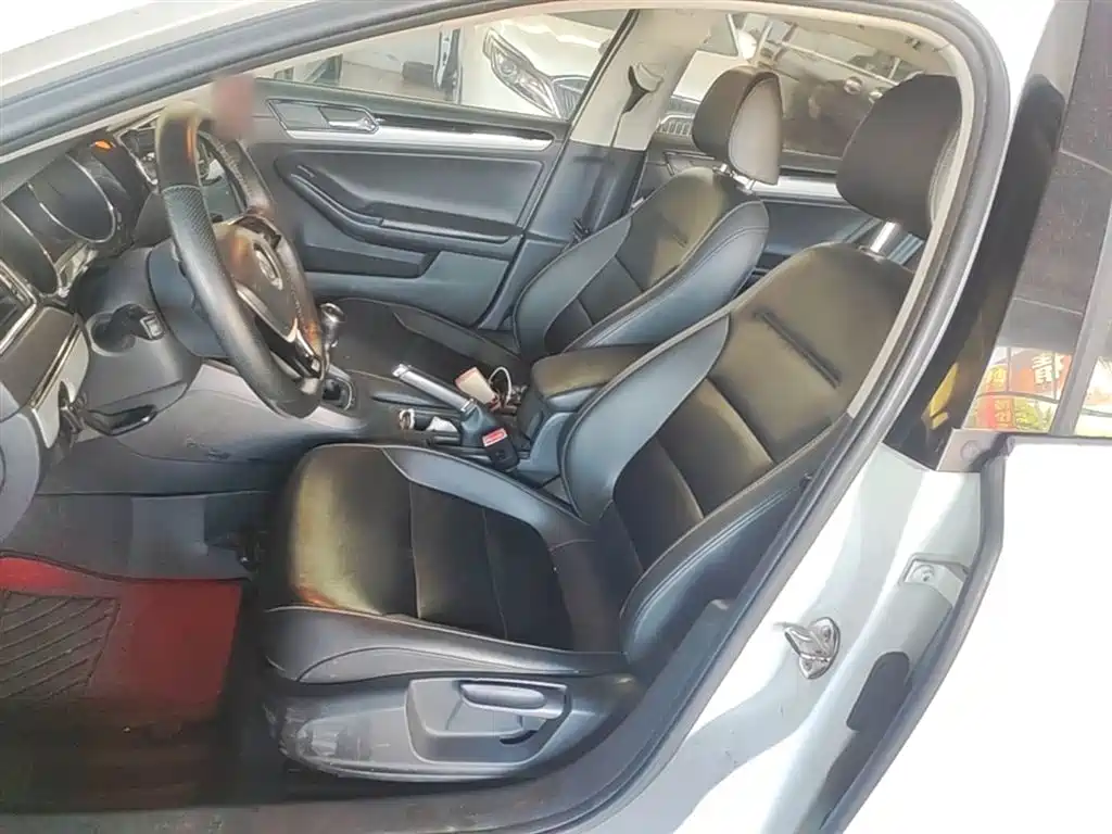 Volkswagen Sagitar 2015 1.6L Manual Comfort фото 15